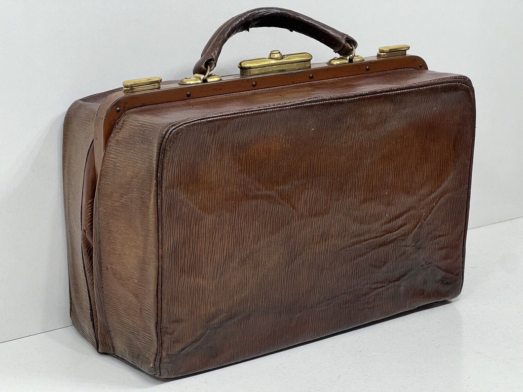 Charming antique Edwardian brown solid leather Gladstone doctor's bag