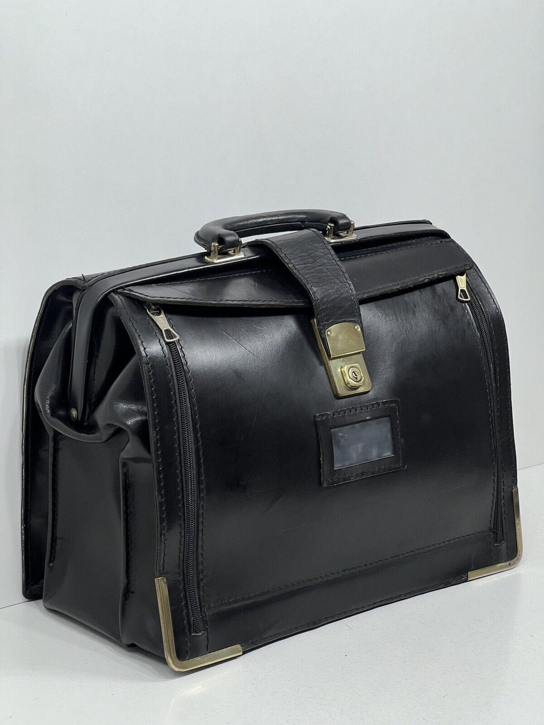 Charming vintage  black leather Gladstone style briefcase +KEY