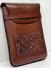 Load image into Gallery viewer, Charming unusual vintage Art Deco top grain leather cigar case
