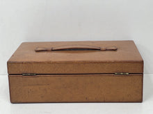 Load image into Gallery viewer, Beautiful  vintage pigskin leather travelling jewellery box vanity case
