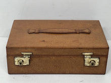 Load image into Gallery viewer, Beautiful  vintage pigskin leather travelling jewellery box vanity case
