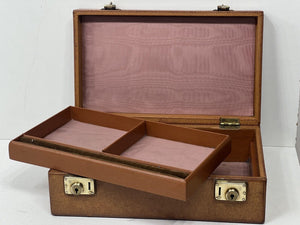 Beautiful  vintage pigskin leather travelling jewellery box vanity case