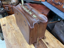 Load image into Gallery viewer, BEAUTIFUL ANTIQUE LEATHER PORTMANTEAU CABIN LUGGAGE BAG SIZE SUITCASE GLADSTONE
