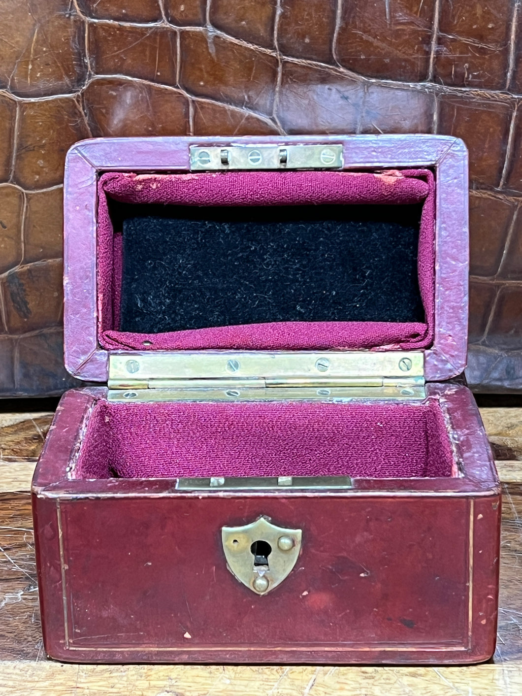 Beautiful Vintage Burgundy Leather Miniature jewellery trinket Box