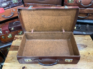 BEAUTIFULLY PATINATED RESTORED VINTAGE LEATHER TRAVEL SUITCASE READY TO USE